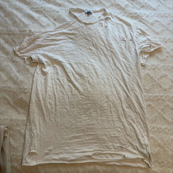 Tobi Distressed White T-shirt - Picture 1 of 2